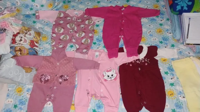 Vendo roupinhas de bebe menina