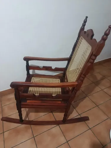 Cadeira de balanço madeira maciça