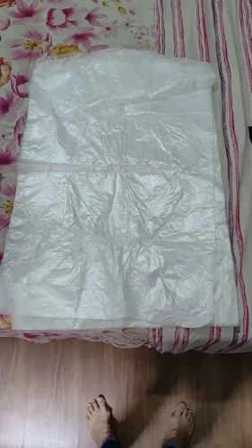 Capas de plástico para roupas no cabide