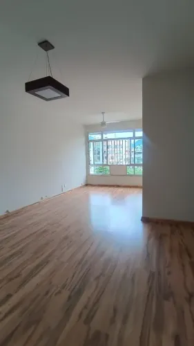Alugo apartamento muito bem localizado