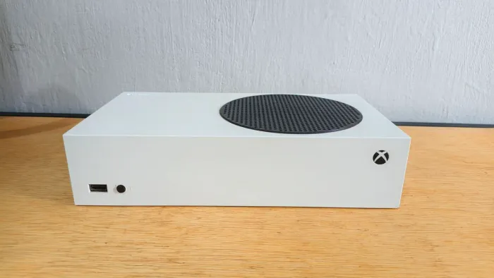Xbox Series S 512gb em estado de novo mais conta e 2 controles novos
