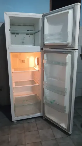Geladeira Consul 330Lts Frost Free digital Duplex seminova gelando muito bem R$1.150, urg