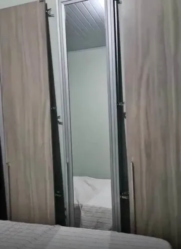 Guarda-Roupa 6 Portas com Espelho - 2,40 x 2,10 m | Excelente Estado
