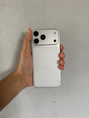 iPhone 17 pro Max branco