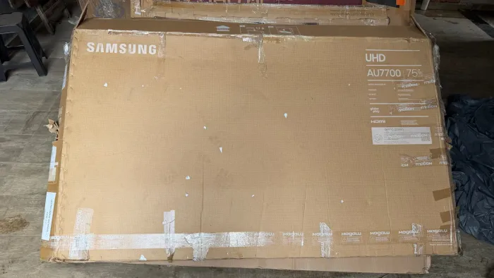 Smart TV Samsung 75" 4K UHD - Tela trincada