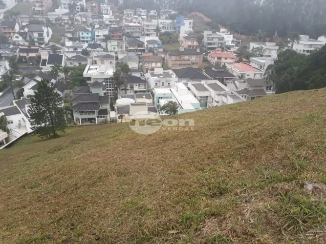 Terreno à venda no bairro Swiss Park com área total de 1730 m² disponível.
