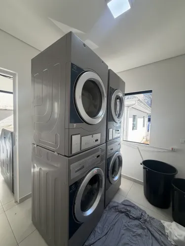 Vendo máquina Eletrolux Profissional para lavanderia Self service