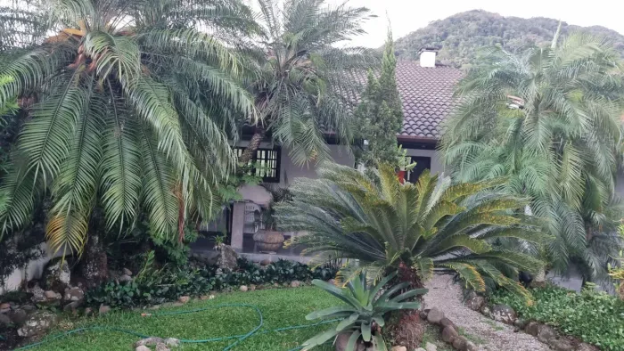 Casa aconchegante em Ubatuba,300mts praia .