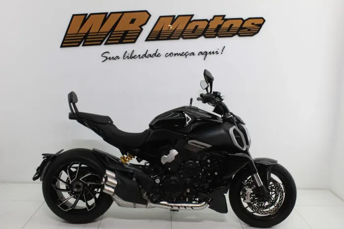 DUCATI DIAVEL V4