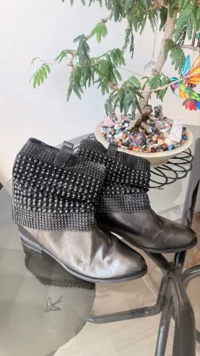 Bota Schutz couro impecável