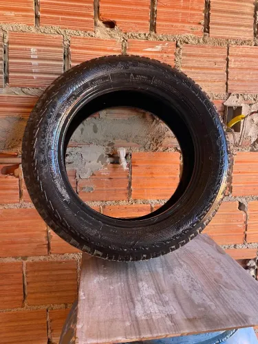 Quatro pneus 195 60 16 michelin