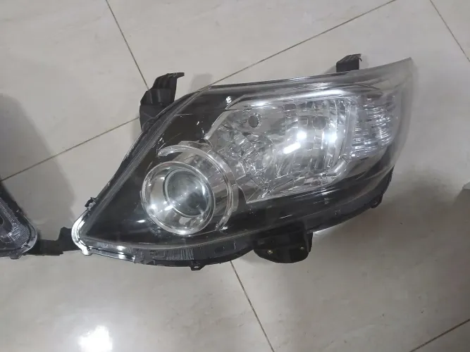 Par  de farol  hilux sw4
