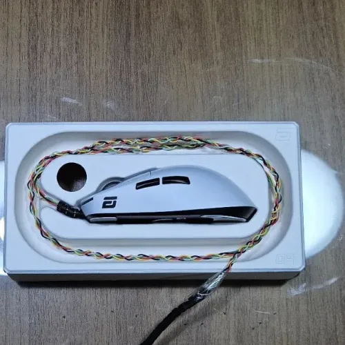 Mouse OP1 8K V2 Branco, com cabo modificado