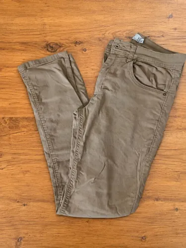 Calça Masculina Bege Slim Tamanho 42 - Confortável e Versátil