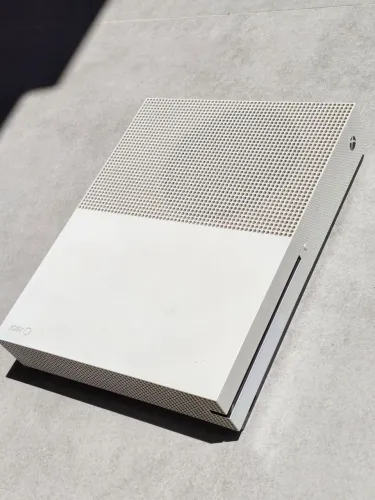 Xbox One S