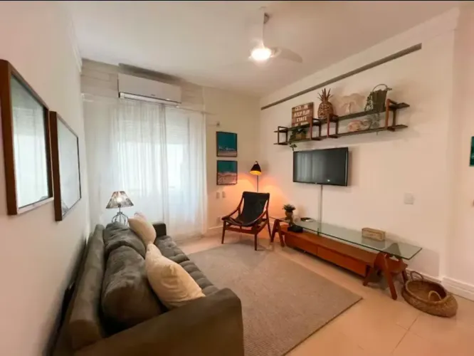 Aluguel por temporada - Apartamento de 2 quartos, suíte, todo mobiliado na quadra da praia