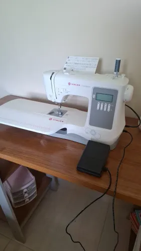 Máquina de costura singer 