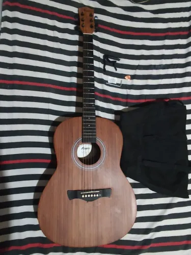 Violão eletroacústico corda de aço com apenas 4 meses de de comprado.