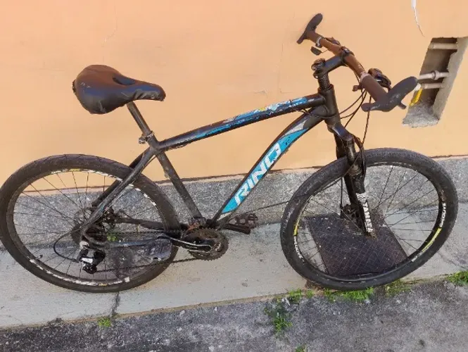 Bicicleta usada em bom estado.