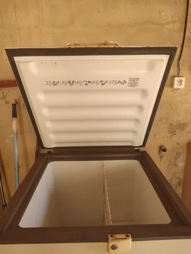 Freezer horizontal de uma porta