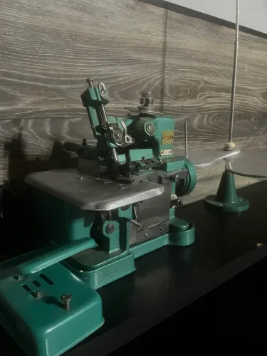 Maquina De Costura Overlock Fox Gn1-6d Portátil Cor Verde escuro