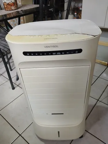 CLIMATIZADOR DE AR VENTISOL CAPACIDADE PARA 10 LITROS DAGUA ESTÁ FONCIONANDO TUDO OK