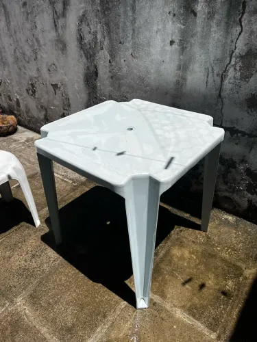 MESA E CADEIRA BRANCA