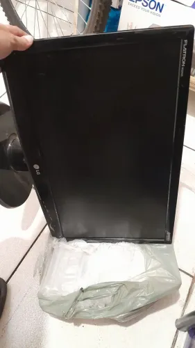 Monitor LG com defeito "vendo para retirar peças ou conserto