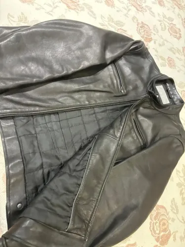 Jaqueta de couro nobre em perfeito estado comprada nos EUA