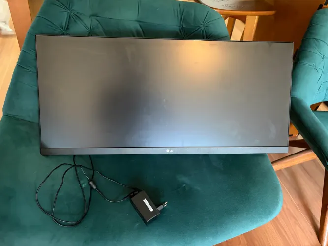 Monitor LG 29WK600-W com defeito