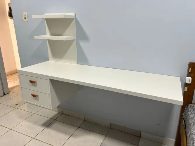 Mesa suspensa 