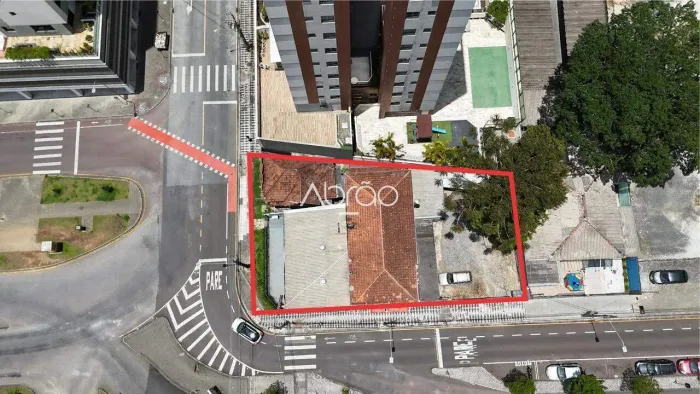 Terreno à Venda no Cabral - 579,70 m² - Esquina Estratégica em Frente ao Terminal | Ref. 6