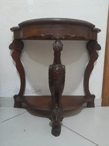 Antigo aparador em madeira de lei estilo império/neoclassico