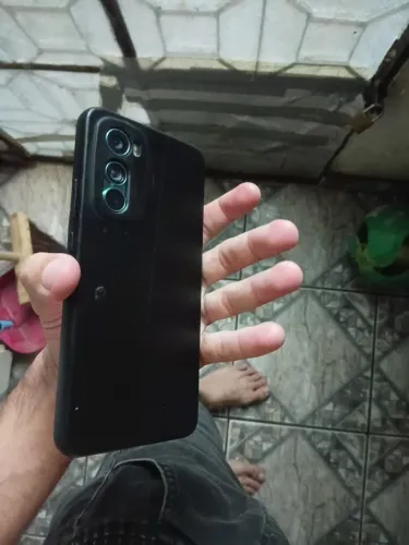 Moto Edge 30 apenas marca de uso
