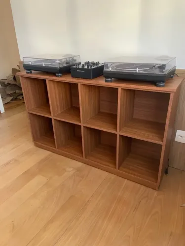 Estante Serena para 648 LPs + Apoio para Toca-Discos