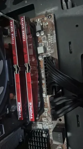 Memória RAM DDR4 16GB (2x8GB) 3200MHz Team Group