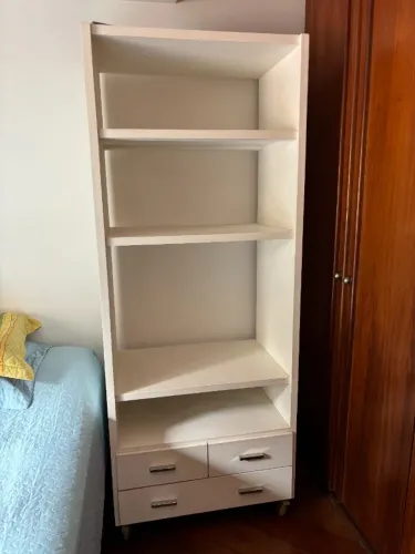 Estante Branca MDF para Quarto com 3 Gavetas e Rodinhas