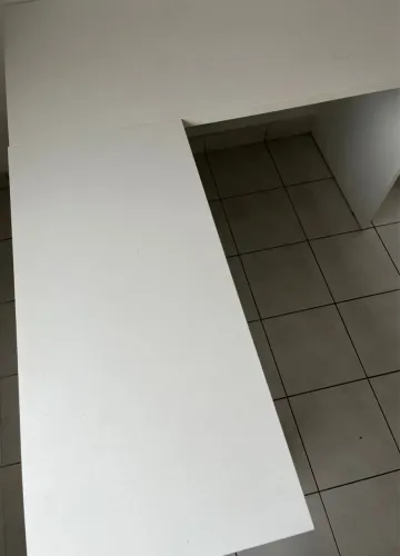 Mesa de estudos em L