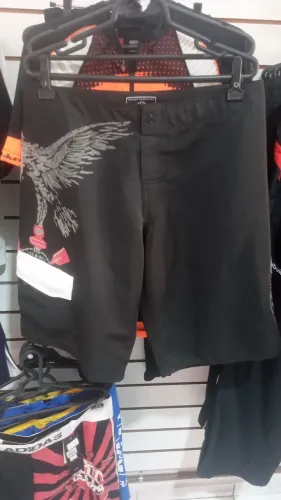 BERMUDA GAVIÕES DA FIEL NOVA NA ETIQUETA