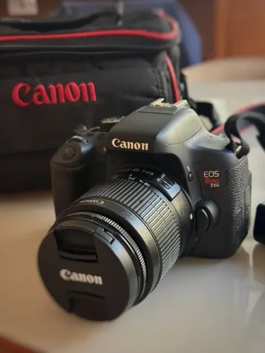 Canon EOS Rebel T6i + lente 18-55mm + bolsa + 2 baterias