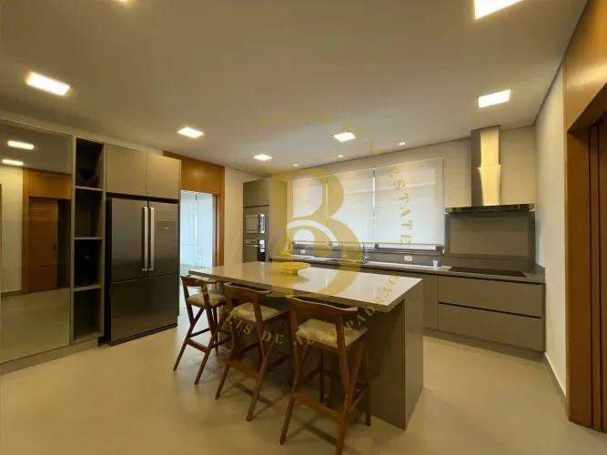 Magnifica Casa Moderna no residencial Vila Solaia