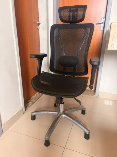 Vendo Cadeira de Escritório Makkon