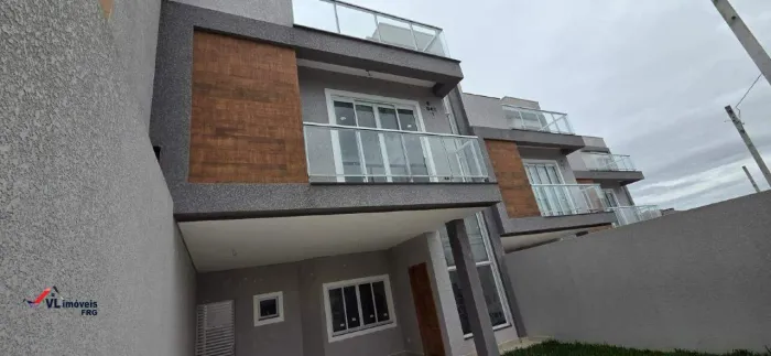 Sobrado alto padrão á venda no bairro Pinheirinho em Curitiba - PR