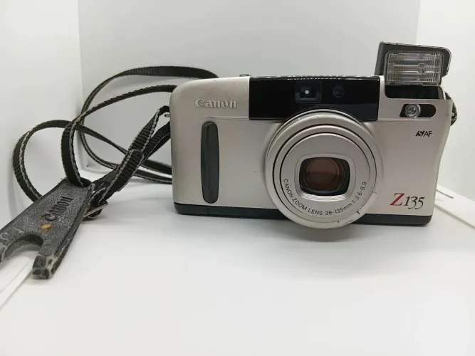 Camera analógica Canon z135