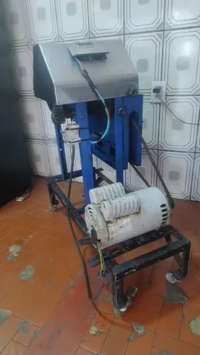 Vendo moedor de cana melhor da categoria, já com motor estrutura com rodinhas.