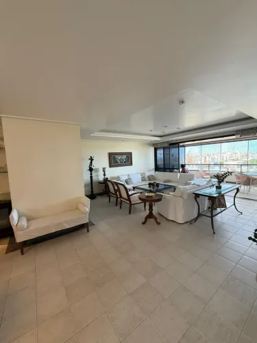 Apartamento a venda no Rio Vermelho com 4 suites e varanda no François Mitterrand