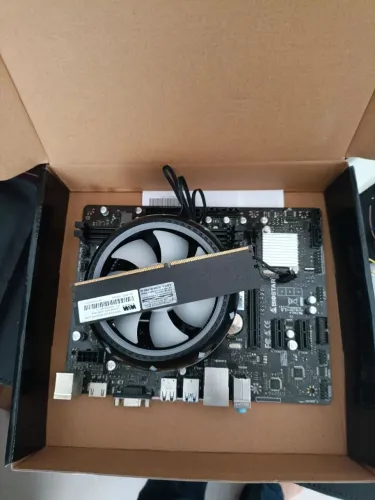 Kit Upgrade LGA 1151 - Placa Mãe Biostar H310 + i3 9100F + 4GB RAM + Cooler RGB