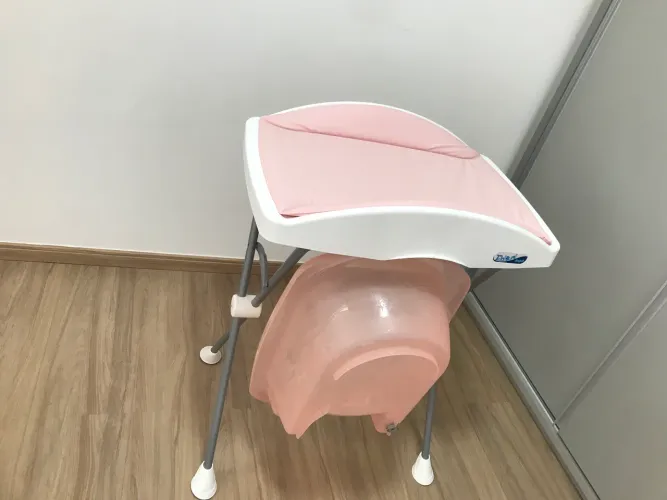 Banheira de Bebê Burigotto cor  Rose Madder + Trocador 