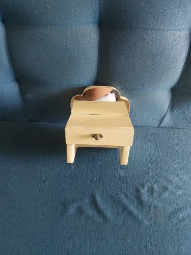 Miniaturas de penteadeira com banquinho