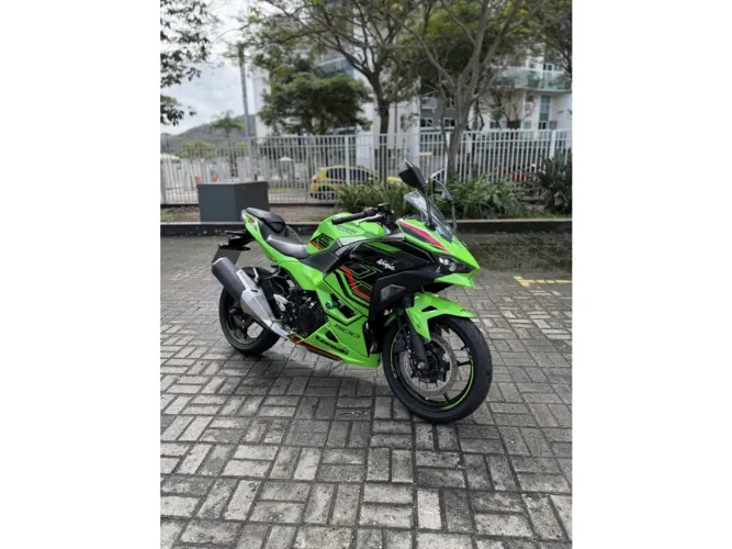 Kawasaki Ninja 500 2025